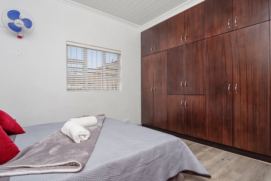 5 Bedroom Property for Sale in Wynberg Western Cape